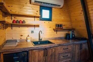 تختخواب و صبحانه Karmatte Bungalow