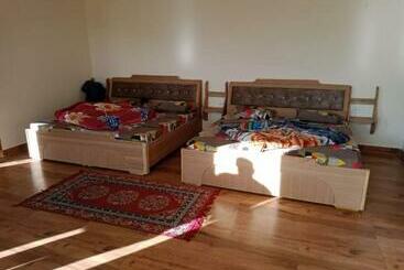 בית מלון כפרי Hills Life Lover Stay Homestay, Mukteshwar