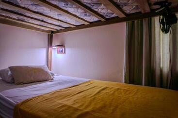 Argdivan Hostel