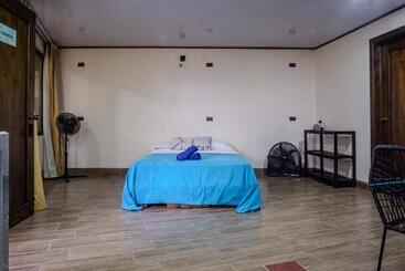 Argdivan Hostel