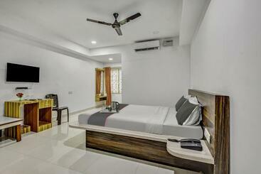 هتل Collection O Sai Town House