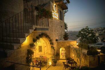 هاستل Farah Locanda