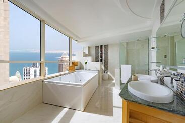 Dusit Hotel & Suites   Doha