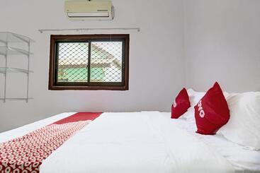 هتل Oyo 91773 Ab Homestay