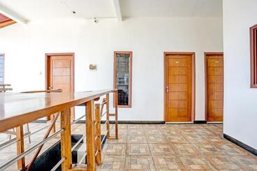 هتل Oyo 91773 Ab Homestay