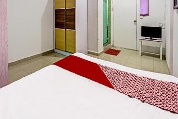 هتل Zazezo Homestay Syariah Redpartner