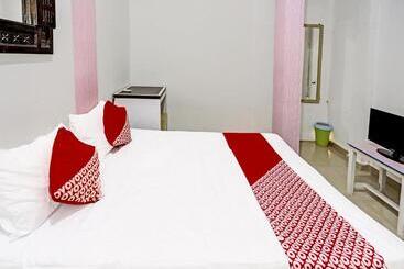 هتل Zazezo Homestay Syariah Redpartner