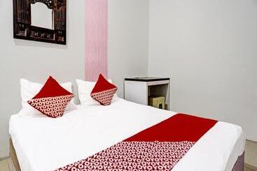 هتل Zazezo Homestay Syariah Redpartner
