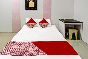 هتل Zazezo Homestay Syariah Redpartner