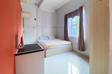 هتل Zazezo Homestay Syariah Redpartner