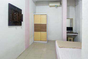هتل Zazezo Homestay Syariah Redpartner