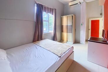 هتل Zazezo Homestay Syariah Redpartner