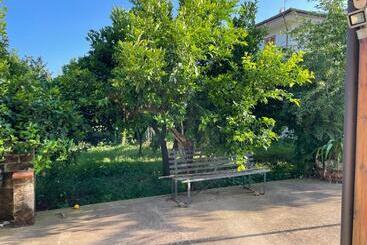 پانسیون Mezzaluna Guest House