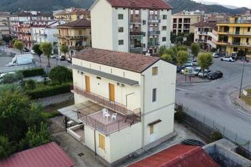 پانسیون Mezzaluna Guest House