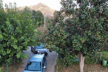 پانسیون Mezzaluna Guest House