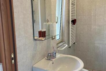 پانسیون Mezzaluna Guest House