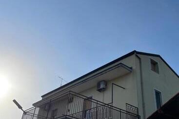 پانسیون Mezzaluna Guest House