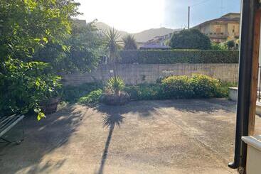 پانسیون Mezzaluna Guest House