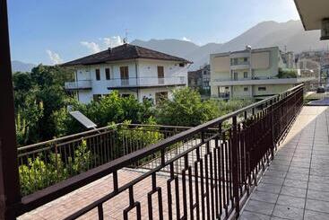 پانسیون Mezzaluna Guest House