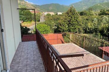 پانسیون Mezzaluna Guest House