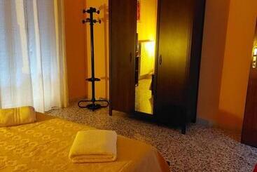 پانسیون Mezzaluna Guest House