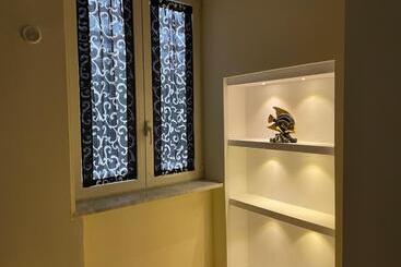 پانسیون Mezzaluna Guest House