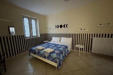 پانسیون Mezzaluna Guest House