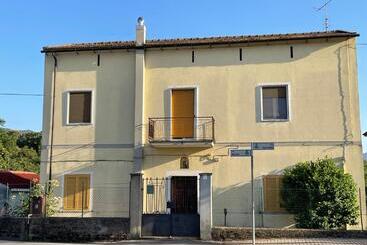 پانسیون Mezzaluna Guest House