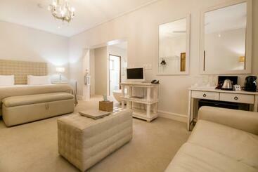 Harbour House Hotel Adventure Pads