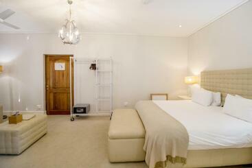 Harbour House Hotel   Adventure Pads