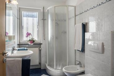 هتل Valtlhof Apt 2