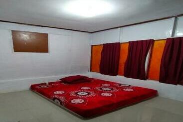 בית מלון כפרי Express O 91702 Mandeh Homestay Syariah