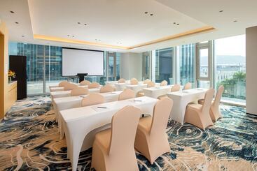 هتل Hilton Garden Inn Shenzhen Airport
