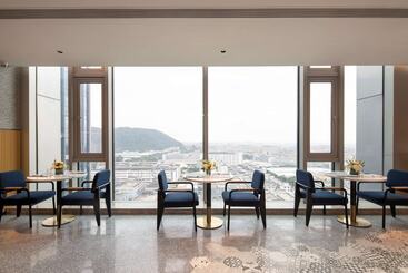 هتل Hilton Garden Inn Shenzhen Airport