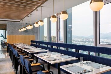 هتل Hilton Garden Inn Shenzhen Airport
