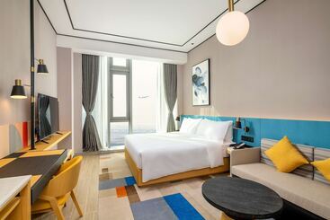 هتل Hilton Garden Inn Shenzhen Airport