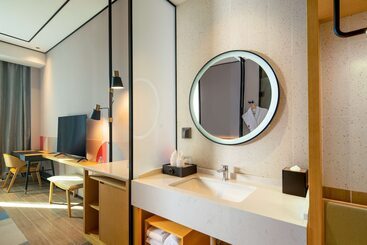 هتل Hilton Garden Inn Shenzhen Airport