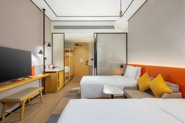 هتل Hilton Garden Inn Shenzhen Airport