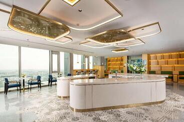 هتل Hilton Garden Inn Shenzhen Airport