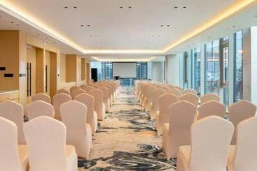 هتل Hilton Garden Inn Shenzhen Airport