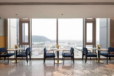 هتل Hilton Garden Inn Shenzhen Airport