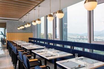 هتل Hilton Garden Inn Shenzhen Airport