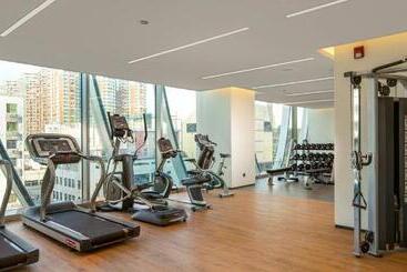 هتل Hilton Garden Inn Shenzhen Airport