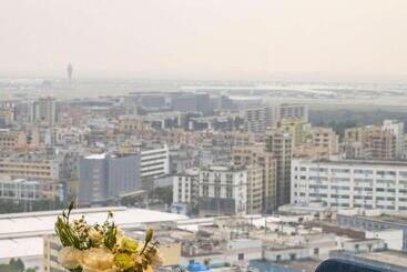 هتل Hilton Garden Inn Shenzhen Airport