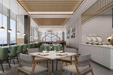 هتل Hilton Garden Inn Shenzhen Airport