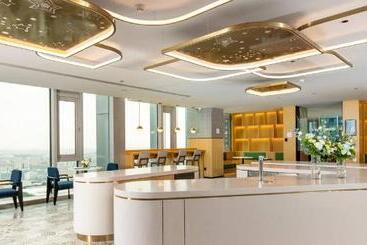 هتل Hilton Garden Inn Shenzhen Airport