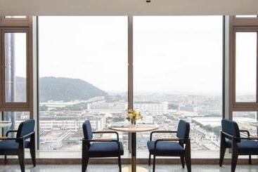 هتل Hilton Garden Inn Shenzhen Airport