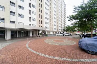 هتل Redliving Apartemen 19 Avenue   Amanah Room