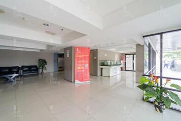 هتل Redliving Apartemen 19 Avenue   Amanah Room