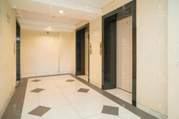 هتل Redliving Apartemen 19 Avenue   Amanah Room
